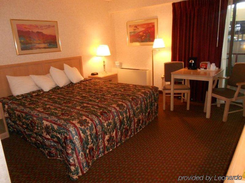 Town House Hotel - Grand Forks Esterno foto